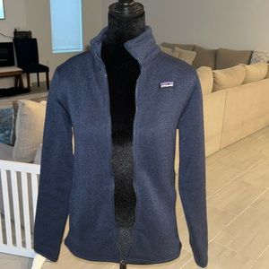 Girl Patagonia jacket in navy blue